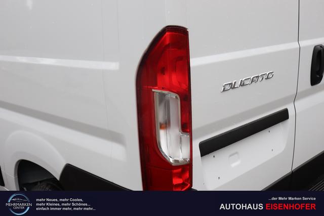 Fiat Professional Ducato series 9 35 L4H2 Kawa verblecht 140 MJT Euro-6D-Final MT 549 - Ducato Weiß "076 Sitzbezug Schwarz mit Ducato-Logo auf Kopfstütze" "502 Beifahrerairbag für Beifahrerdoppelsitz 5W3 Paket ""Techno Nav"" 5W6 Paket ""Visibility"" 5YJ Paket ""City"" 619 Heckflügeltüren 260 Grad Öffnung (Bei Auswahl Opt. 619 i.V.m. 519.muss Opt. 029 mitbestellt werd 6JA Starre Anhängerkupplung 835 Ablagefach im Dach (Serie bei Maxi 40 + Doka) 92P Kraftstofftank 75 Liter JKU 230-Volt-Steckdose an der Mittelkonsole 077 verstärkte Federn hinten SERIE"