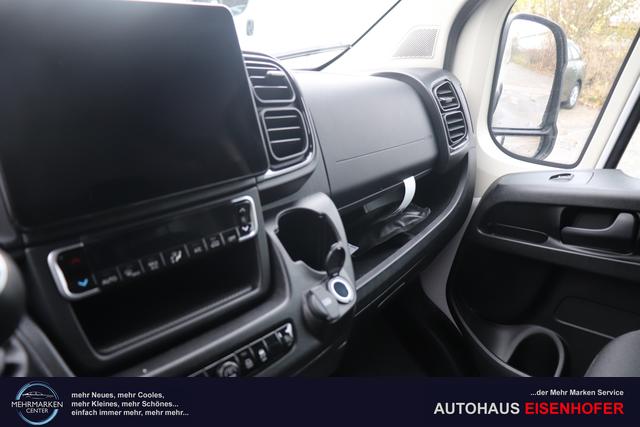 Fiat Professional Ducato series 9 35 L4H2 Kawa verblecht 140 MJT Euro-6D-Final MT 549 - Ducato Weiß "076 Sitzbezug Schwarz mit Ducato-Logo auf Kopfstütze" "502 Beifahrerairbag für Beifahrerdoppelsitz 5W3 Paket ""Techno Nav"" 5W6 Paket ""Visibility"" 5YJ Paket ""City"" 619 Heckflügeltüren 260 Grad Öffnung (Bei Auswahl Opt. 619 i.V.m. 519.muss Opt. 029 mitbestellt werd 6JA Starre Anhängerkupplung 835 Ablagefach im Dach (Serie bei Maxi 40 + Doka) 92P Kraftstofftank 75 Liter JKU 230-Volt-Steckdose an der Mittelkonsole 077 verstärkte Federn hinten SERIE"