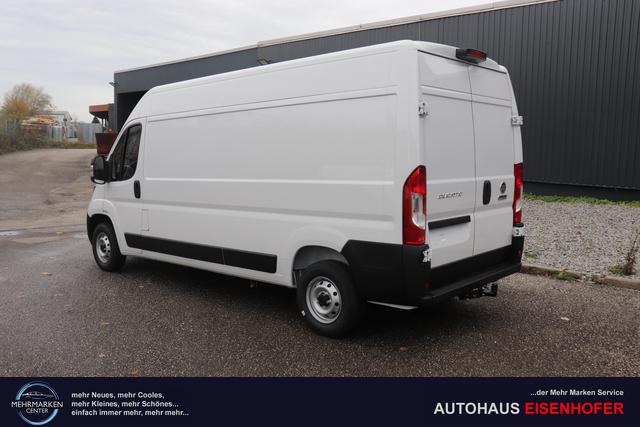 Fiat Professional Ducato series 9 35 L4H2 Kawa verblecht 140 MJT Euro-6D-Final MT 549 - Ducato Weiß "076 Sitzbezug Schwarz mit Ducato-Logo auf Kopfstütze" "502 Beifahrerairbag für Beifahrerdoppelsitz 5W3 Paket ""Techno Nav"" 5W6 Paket ""Visibility"" 5YJ Paket ""City"" 619 Heckflügeltüren 260 Grad Öffnung (Bei Auswahl Opt. 619 i.V.m. 519.muss Opt. 029 mitbestellt werd 6JA Starre Anhängerkupplung 835 Ablagefach im Dach (Serie bei Maxi 40 + Doka) 92P Kraftstofftank 75 Liter JKU 230-Volt-Steckdose an der Mittelkonsole 077 verstärkte Federn hinten SERIE"