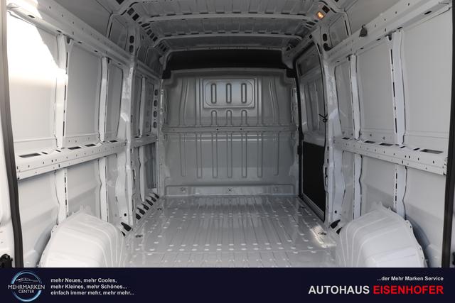 Fiat Professional Ducato series 9 35 L4H2 Kawa verblecht 140 MJT Euro-6D-Final MT 549 - Ducato Weiß "076 Sitzbezug Schwarz mit Ducato-Logo auf Kopfstütze" "502 Beifahrerairbag für Beifahrerdoppelsitz 5W3 Paket ""Techno Nav"" 5W6 Paket ""Visibility"" 5YJ Paket ""City"" 619 Heckflügeltüren 260 Grad Öffnung (Bei Auswahl Opt. 619 i.V.m. 519.muss Opt. 029 mitbestellt werd 6JA Starre Anhängerkupplung 835 Ablagefach im Dach (Serie bei Maxi 40 + Doka) 92P Kraftstofftank 75 Liter JKU 230-Volt-Steckdose an der Mittelkonsole 077 verstärkte Federn hinten SERIE"