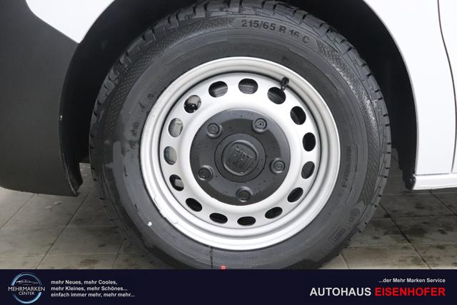 Fiat Scudo L3 2.0 145PS MT 549 - WEISS 969 - Standard Sitze "980 vollwertiges Ersatzrad 9A1 Pack Visibility Schweibenwischer mit Regensensor Elektrische und beheizbare Außenspiegel, anklappbar Nebelscheinwerfer Serie: 516 Heckflügeltüren 450 Höhenverstellbarer Fahrersitz 056 Berganfahrhilfe 149 Trennwand ohne Fenster 025 Klimaanlage"