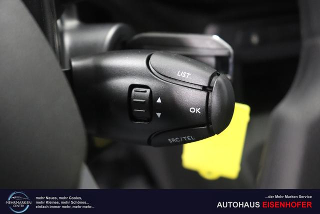 Fiat Scudo L3 2.0 145PS MT 549 - WEISS 969 - Standard Sitze "980 vollwertiges Ersatzrad 9A1 Pack Visibility Schweibenwischer mit Regensensor Elektrische und beheizbare Außenspiegel, anklappbar Nebelscheinwerfer Serie: 516 Heckflügeltüren 450 Höhenverstellbarer Fahrersitz 056 Berganfahrhilfe 149 Trennwand ohne Fenster 025 Klimaanlage"