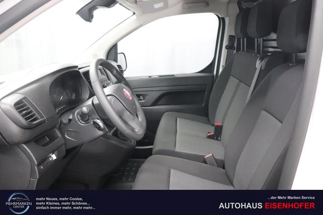 Fiat Scudo L3 2.0 145PS MT 549 - WEISS 969 - Standard Sitze "980 vollwertiges Ersatzrad 9A1 Pack Visibility Schweibenwischer mit Regensensor Elektrische und beheizbare Außenspiegel, anklappbar Nebelscheinwerfer Serie: 516 Heckflügeltüren 450 Höhenverstellbarer Fahrersitz 056 Berganfahrhilfe 149 Trennwand ohne Fenster 025 Klimaanlage"