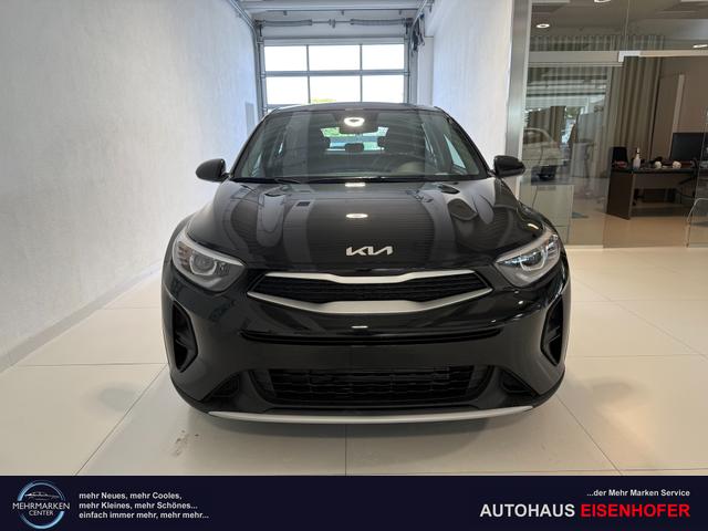 Kia Stonic - Silver 1,2 DPI 57 kW (79 PS) Klimaanlage, Radio, DAB, Android Auto, Apple CarPlay, Touchscreen, Navigationssystem, Freisprecheinrichtung, Bluetooth, LED-Tagfahrlicht, Einparkhilfe hinten, Rückfahrkamera, Tempolimitassistent, uvm.