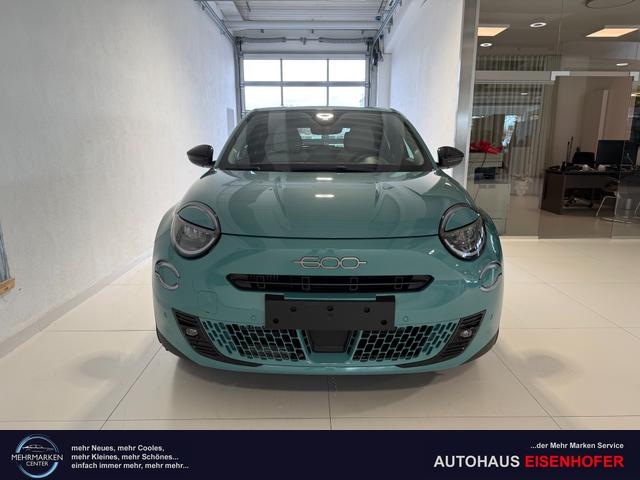 Fiat 600 - La Prima Hybrid 1.2 T3 107 kW (145 PS) DCT Klimaautomatik, Massagesitz, Sitzheizung, elektrisch verstellbarer Fahrersitz, Radio, DAB, Apple CarPlay, Android Auto, Navigationssystem, 18 Zoll Leichtmetallfelgen, uvm.