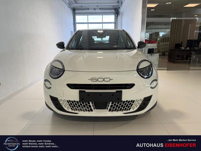Fiat 600 - POP HYBRID 1.2 T3 81 kW (110 PS) DCT Klimaanlage, Radio, DAB, Android Auto, Apple CarPlay, Mirror Screen, LED-Scheinwerfer, Einparkhilfe hinten, Regensensor, Lichtsensor, h&ouml;henverstellbarer Fahrersitz, uvm.