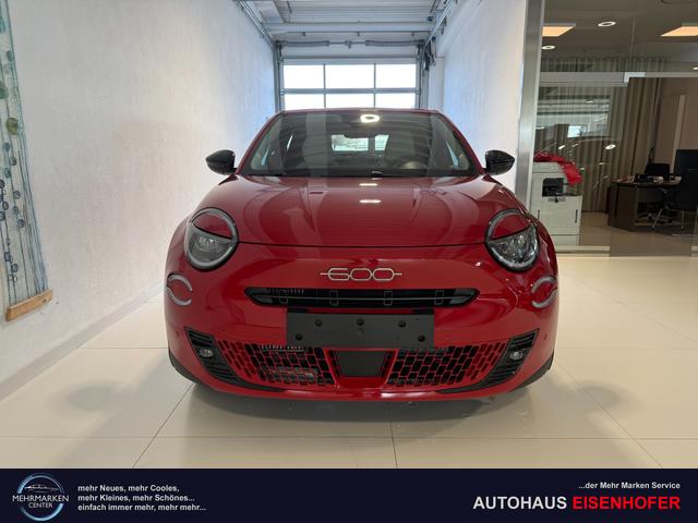 Fiat 600 - La Prima Hybrid 1.2 T3 107 kW (145 PS) DCT Klimaautomatik, Massagesitz, Sitzheizung, elektrisch verstellbarer Fahrersitz, Radio, DAB, Apple CarPlay, Android Auto, Navigationssystem, 18 Zoll Leichtmetallfelgen, uvm.