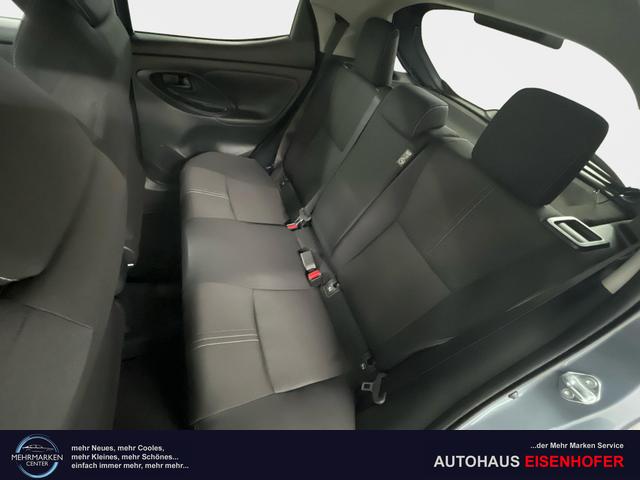 Toyota Yaris Active Plus Tech 1.5 VVT-i Hybrid 116PS/85kW CVT 2026 +17" ALU +RFK +Smart-Entry +LED +Get&ouml;nte Scheiben +Parksensor V+H 
