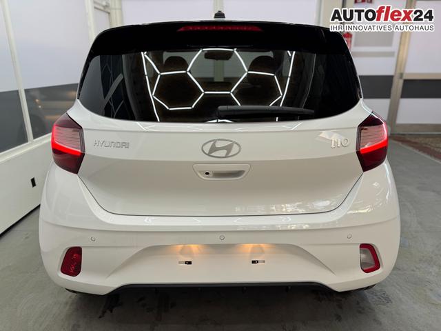 Hyundai i10 PREMIUM AUT SHZ KLIMAAUTOMATIK AMBIENTE ALU RFK PDC NAVI 