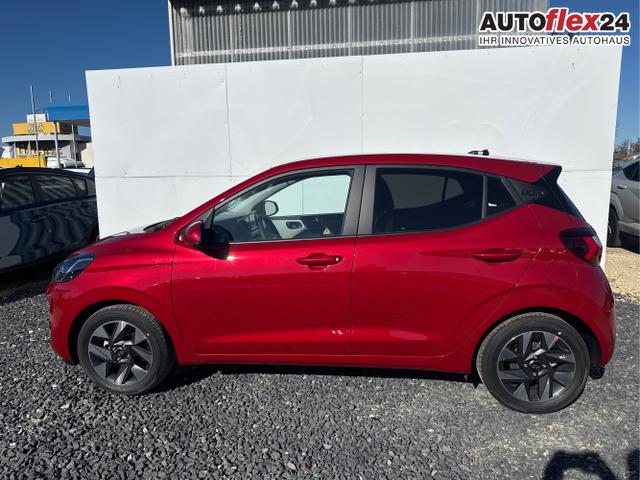 Hyundai / i10 / Rot / / / AUT SHZ KLIMAAUTOMATIK AMBIENTE ALU RFK PDC NAVI 