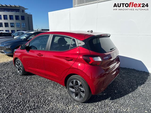 Hyundai / i10 / Rot / / / AUT SHZ KLIMAAUTOMATIK AMBIENTE ALU RFK PDC NAVI 