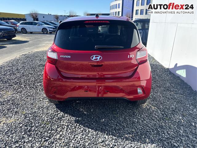 Hyundai / i10 / Rot / / / AUT SHZ KLIMAAUTOMATIK AMBIENTE ALU RFK PDC NAVI 