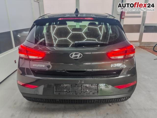 Hyundai i30 STYLE DCT NAVI WP ALU LED RFK PDC 