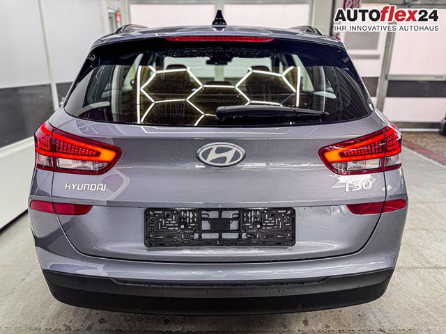Hyundai i30 Kombi STYLE DCT NAVI RFK SHZ PDC ALU 