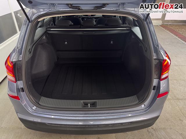 Hyundai i30 Kombi STYLE DCT NAVI RFK SHZ PDC ALU 
