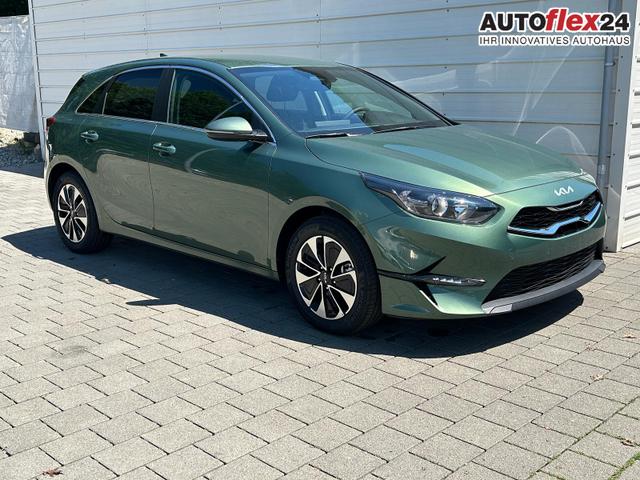 Vorlauffahrzeuge Kia Ceed - Gold 1.5 T-GDi, DCT Android Auto Navi WinterPak Klimaauto 16" Kamera PrivacyGlas 