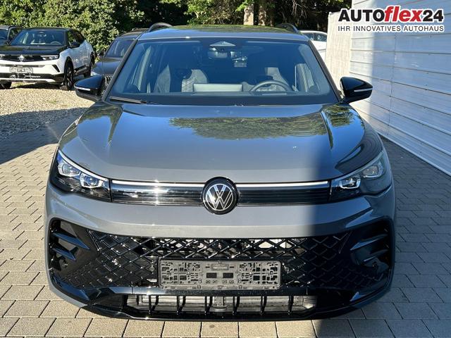 Vorlauffahrzeuge Volkswagen Tiguan - R-Line 1.5 eTSI DSG AHK 5J Garant BlackStyle ParkAsstPro 360&deg; Kamera Android Auto Navi SHZ Matrix HUD