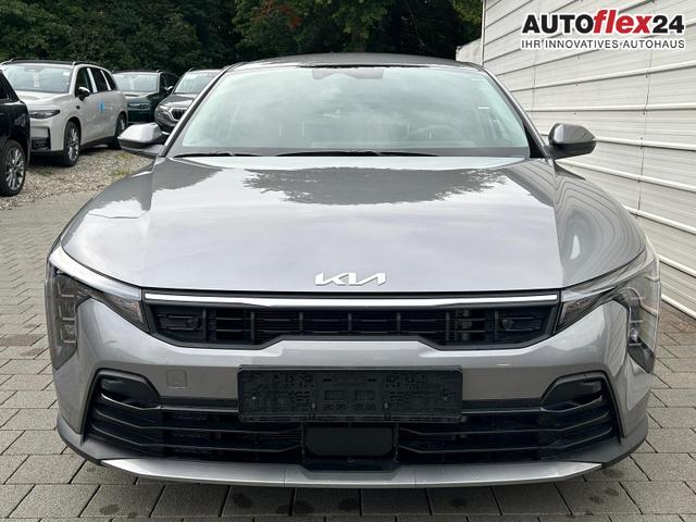 Vorlauffahrzeuge Kia K4 - Gold 1.6 T-GDi DCT Android Auto Navi Totwinkel SHZ Kamera PrivacyGlas ACC Keyless 2Z Klimaauto 