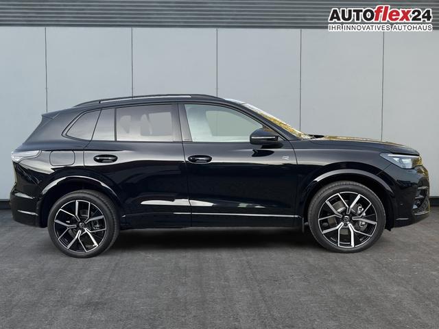 Volkswagen / Tiguan / Schwarz / / / 4x4 AHK+PANO+STANDHZG+20 ALU+eHK