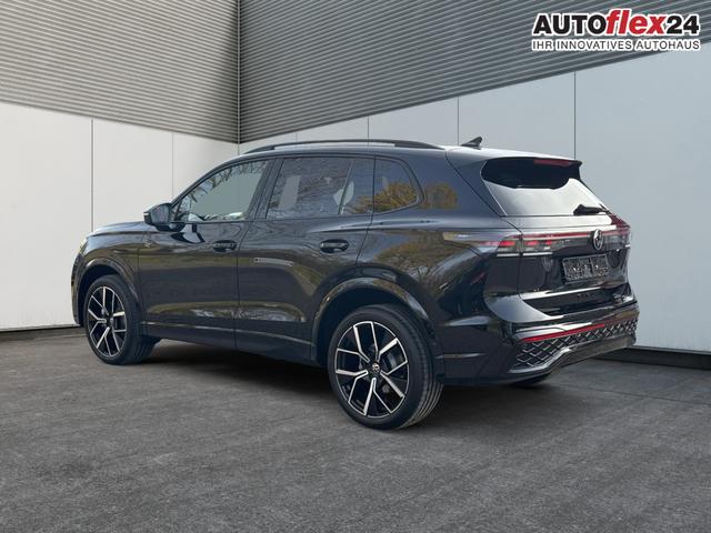 Volkswagen / Tiguan / Schwarz / / / 4x4 AHK+PANO+STANDHZG+20 ALU+eHK