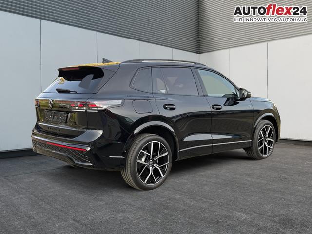 Volkswagen / Tiguan / Schwarz / / / 4x4 AHK+PANO+STANDHZG+20 ALU+eHK