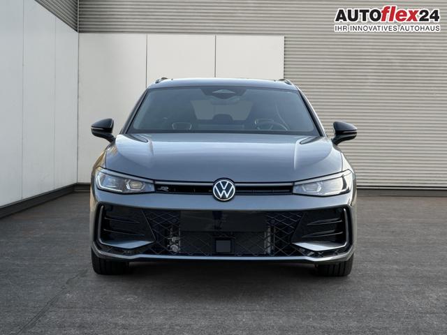 Volkswagen / Passat Variant / Grau / / / AHK+PANO+NAVI+Head-UP+Matrix-LED+ACC