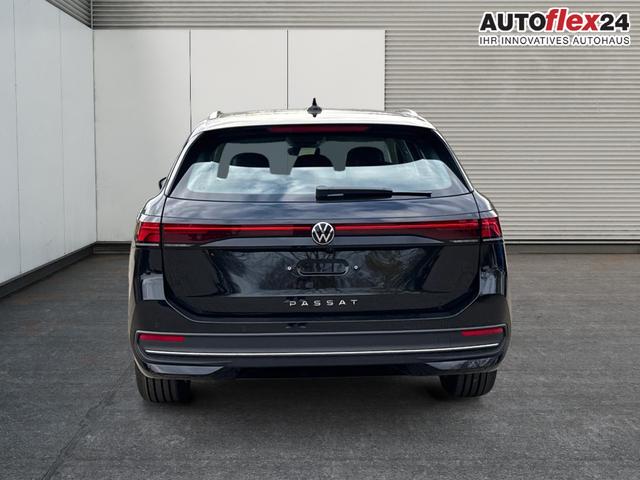 Volkswagen / Passat Variant / Schwarz / / / DSG+AHK+MASSAGE+NAVI+ACC+KAMERA+LED+17 ALU