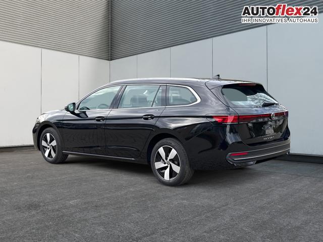 Volkswagen / Passat Variant / Schwarz / / / DSG+AHK+MASSAGE+NAVI+ACC+KAMERA+LED+17 ALU