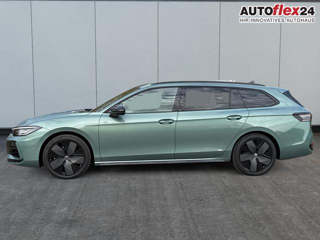 Vorlauffahrzeuge Volkswagen Passat Variant - R-Line 4WD BLACK PANO AHK DCC MATRIX HARMAN