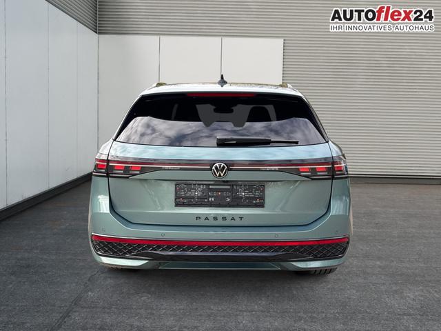 Volkswagen / Passat Variant / Grün / / / 4WD+BLACK+PANO+AHK+DCC+MATRIX+HARMAN