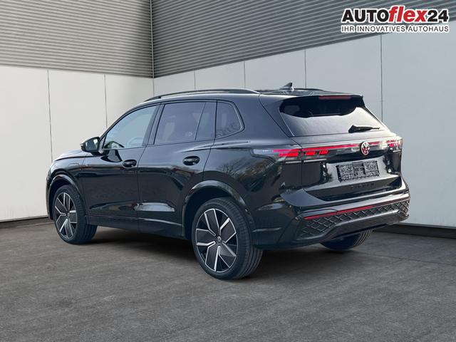 Volkswagen Tiguan R-Line People PLUG-IN+PANO+AHK+HD MATRIX+NAVI+BLACK STYLE+20" LM+ACC 