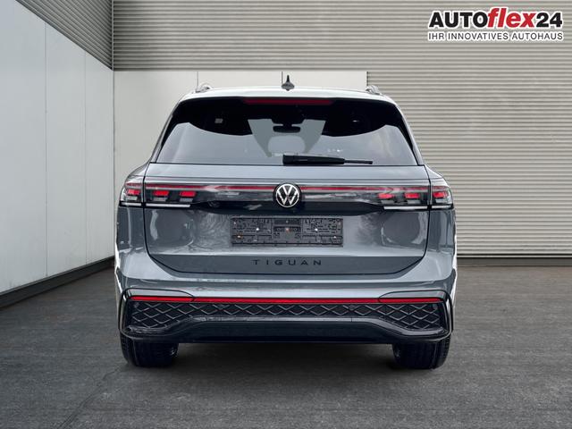 Volkswagen / Tiguan / Grau / / / PLUG-IN+PANO+AHK+HD MATRIX+NAVI+BLACK STYLE+20 LM+ACC