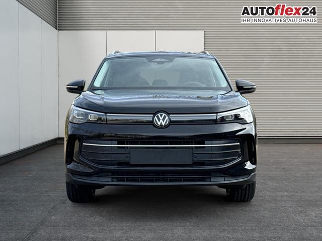 Volkswagen / Tiguan / Schwarz / / / (Life+) AHK+LED+ACC+KAMERA+el.HECKKL.+SHZ+18ALU