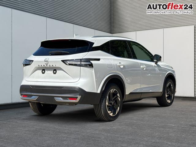 Nissan / Qashqai / Wei&szlig; / / / EL. HECKKL+HEAD-UP+KAMERA+ACC+PDC+SHZ+LED , Beispielbilder, ggf. teilweise mit Sonderausstattung