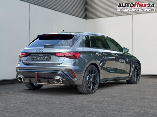 Audi / RS3 Sportback / Grau / / / MATRIX+360KAM+SHZ+KLIMA+LED+SOUND+19ALU+DESIGNPAKET ROT, Beispielbilder, ggf. teilweise mit Sonderausstattung