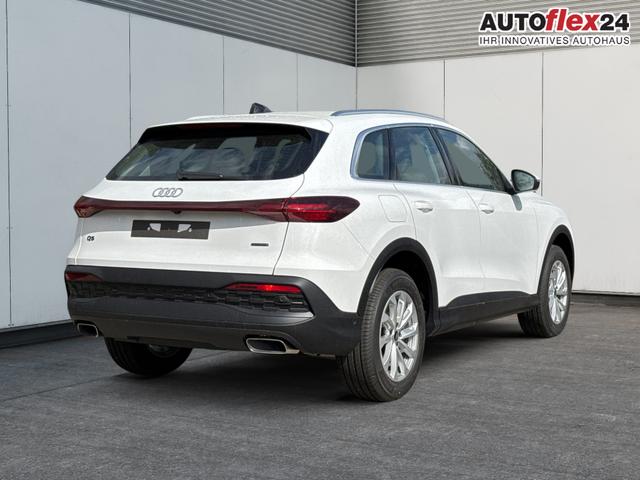 Audi / Q5 / Wei&szlig; / / / QUATTRO+AHK+NAVI+KAMERA+SHZ+PDC+ACC