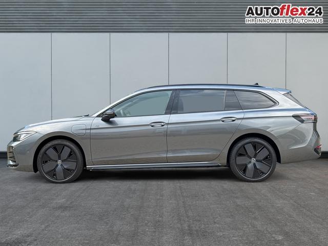 Vorlauffahrzeuge Volkswagen Passat Variant - R-Line Edition Plus LEDER PANO AHK MATRIX eHK 360 KAM NAVI HUD