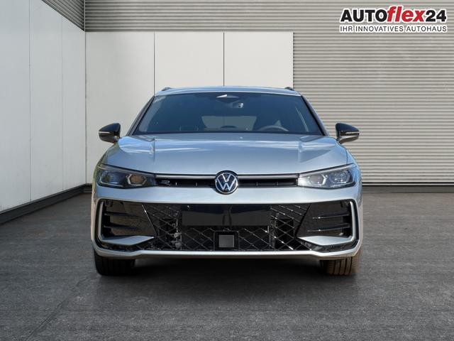 Volkswagen / Passat Variant / Silber / / / LEDER+PANO+AHK+MATRIX+eHK+360 KAM+NAVI+HUD, Beispielbilder, ggf. teilweise mit Sonderausstattung