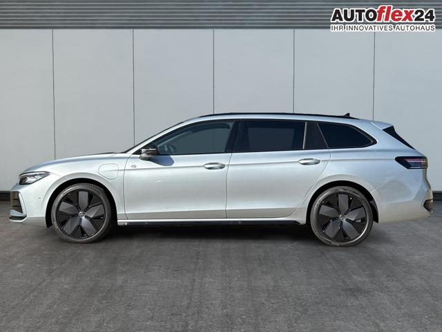 Vorlauffahrzeuge Volkswagen Passat Variant - R-Line Edition Plus LEDER PANO AHK MATRIX eHK 360 KAM NAVI HUD