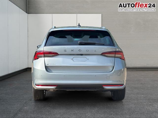 Skoda / Octavia Combi / Silber / / / ACC+AHK+eHK+KAM+PDC+LED+17ALU+SHZ
