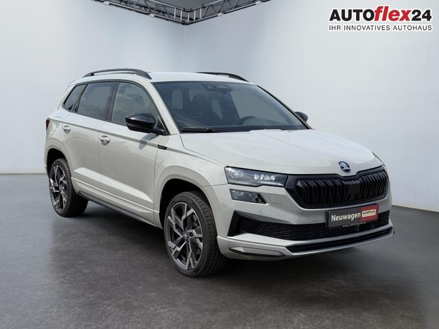 Lagerfahrzeug Skoda Karoq - Sportline 1,5 TSI DSG 2ZKlimaautomatik Canton Anh&auml;ngerkupplung Totewinkel Assistent 2 x Einparkhilfe Kamera 19 Zoll Felgen adaptiver Tempomat 5J Garantie