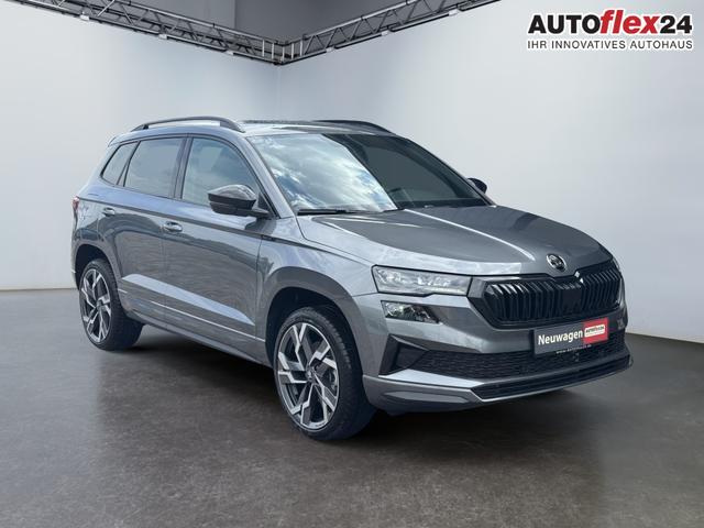 Lagerfahrzeug Skoda Karoq - Sportline 1,5 TSI DSG 2ZKlimaautomatik Canton Anh&auml;ngerkupplung Totewinkel Assistent 2 x Einparkhilfe Kamera 19 Zoll Felgen adaptiver Tempomat 5J Garantie