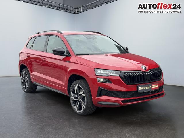 Lagerfahrzeug Skoda Karoq - Sportline 1,5 TSI DSG 2ZKlimaautomatik Canton Anh&auml;ngerkupplung Totewinkel Assistent 2 x Einparkhilfe Kamera 19 Zoll Felgen adaptiver Tempomat 5J Garantie