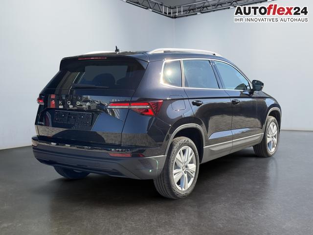 Skoda Karoq Extra Plus 1,5 TSI DSG 2Zoklima 2xEinparkhilfe AHK Kamera Sitzheizung beheiztes Lenkrad 