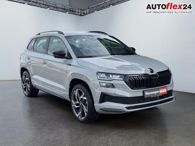 Lagerfahrzeug Skoda Karoq - Sportline 2,0 TSI 4x4 DSG 2ZKlimaautomatik Canton Anh&auml;ngerkupplung Totewinkel Assistent 2 x Einparkhilfe Kamera 19 Zoll Felgen adaptiver Tempomat 5J Garantie