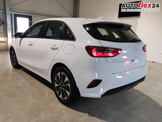 Kia / Ceed Sportswagon / Wei&szlig; / / / , Beispielbilder, ggf. teilweise mit Sonderausstattung