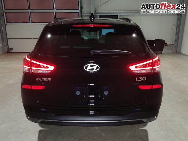 Hyundai / i30 Kombi / Schwarz / / / , Beispielbilder, ggf. teilweise mit Sonderausstattung