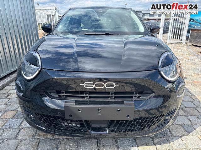 Vorlauffahrzeuge Fiat 600 - La Prima Hybrid 1.2 T3 81 kW (110 PS) Klimaautomatik, Massagesitz, Sitzheizung, elektrisch verstellbarer Fahrersitz, Radio, DAB, Apple CarPlay, Android Auto, Navigationssystem, 18 Zoll Leichtmetallfelgen-Sofort