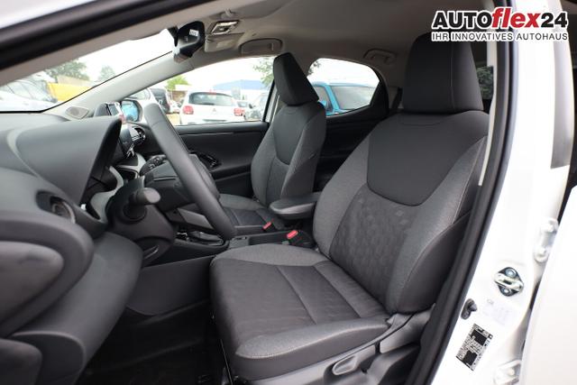 Toyota Yaris LED DigiC Privacy ACC Kam 16"LM CarPlay 