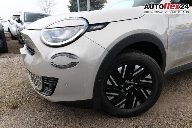 Fiat 600 MHEV 145 DCT LED Nav ACC Kam Keyl Klimaaut 